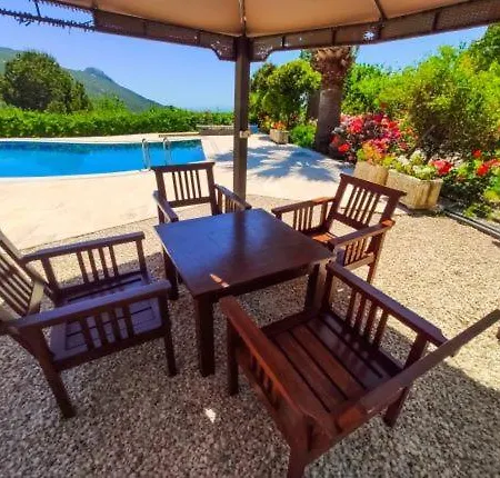 Ela Villa