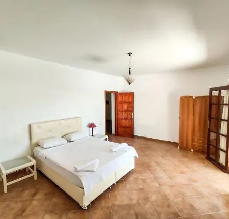 Ela Villa *